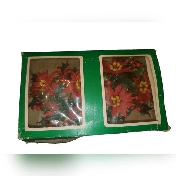 Vintage plastic poinsettia/holly candle holders - Picture 2 of 4